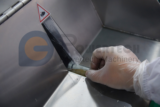 Máquina compacta para pelar y desvenar camarones de restaurante fácil de procesar